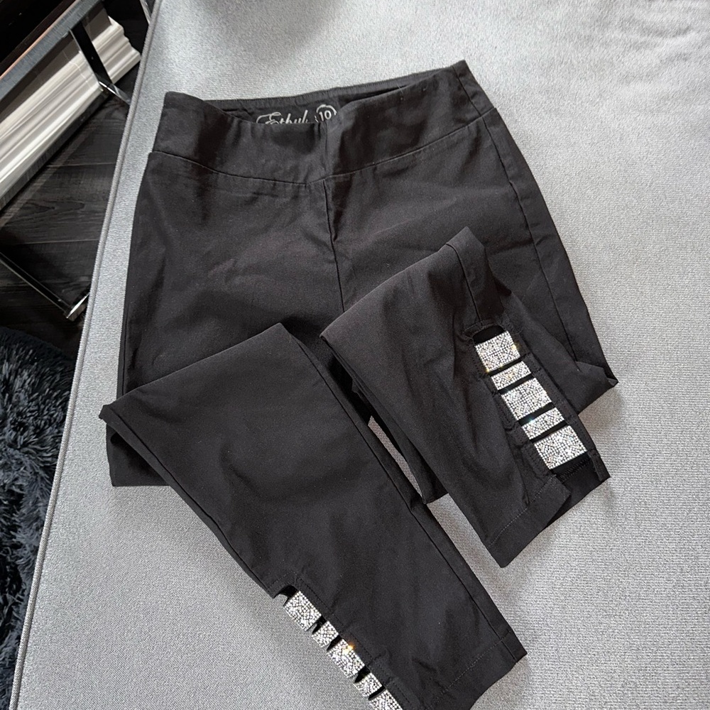 Ethyl Cothing Slim Embellished black cropped Ankle Pants  10 NWOT